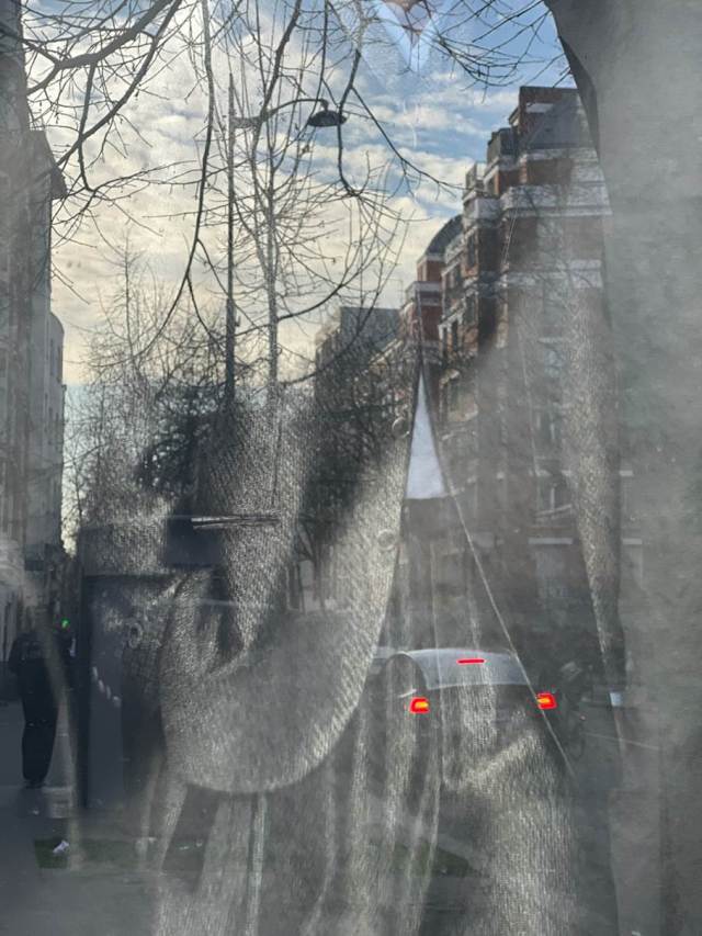 Contempler la ville : émotions à travers les reflets